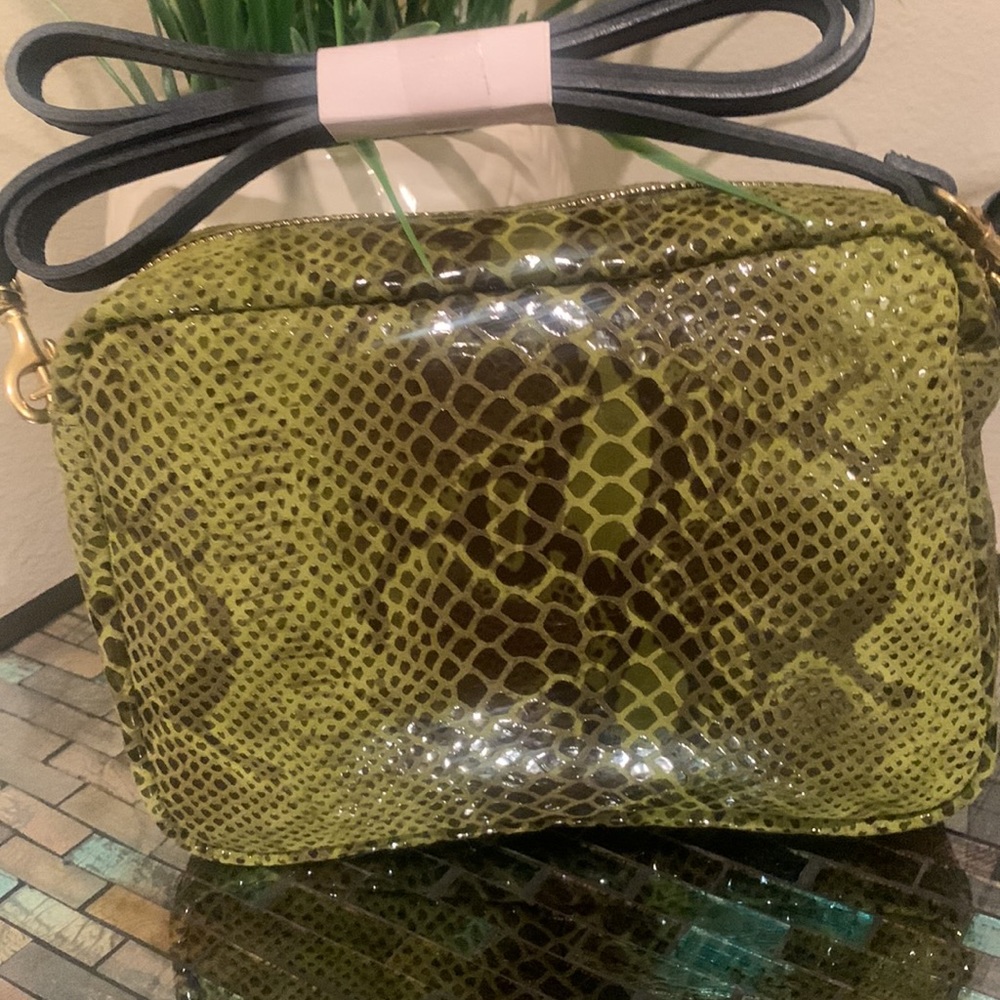 Clara. V Midi Sac Snake Embossed Leather Crossbody Bag
CLARE V. - Picture 2 of 14